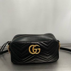 Gucci Black Quilted Leather GG Marmont Shoulder bag 
BLACK / SMALL